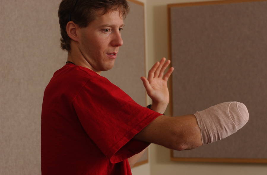 True Survival Stories from Nature, Disasters, and Accidents: 5 Tales of Unbreakable Human Spirit